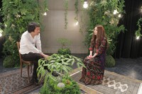 越智志帆と東信の対談の様子。