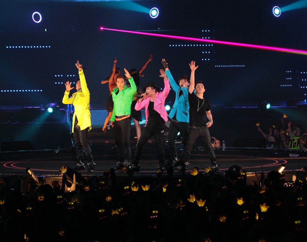 BIGBANGの全国ツアーは本日5月19日の名古屋公演をもって終了（写真は5月13日の幕張公演の模様）。