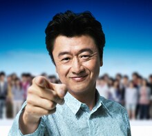 桑田佳祐本人のCM出演は、大塚製薬「UL・OS」以来約1年半ぶりとなる（写真はNTTドコモ「walk with you 2011 SUMMER」キャンペーン用ビジュアル）。