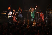 写真は全国ツアー「LIVE TOUR 2011～EIGHT～」でのDo As Infinity。