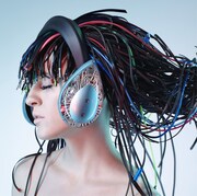 写真はLIA「YOKO KANNO produce Cyber Bicci」ジャケット。