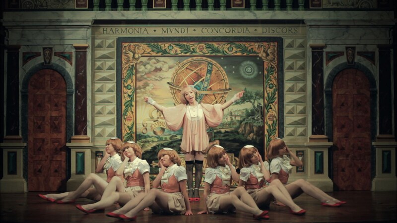 「しんぱい」のビデオクリップのワンシーン。