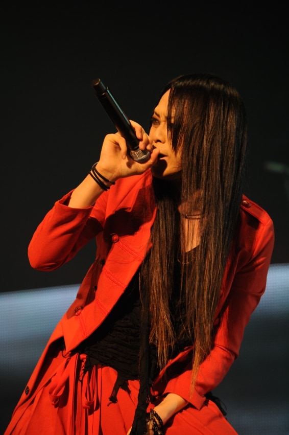 圧巻のパフォーマンスと愛嬌たっぷりのMCで会場を沸かせた逹瑯（Vo）。（撮影：緒車寿一、畔柳ユキ）