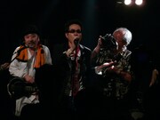 5月23日のLASTORDERZレコ発ワンマンの様子。左よりラスト・アンザイ、ラスト・トモロヲ、“第6のメンバー”三浦憲治。（Photo by 安斎香代子）