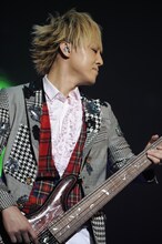 YUKKE（B）（撮影：緒車寿一、畔柳ユキ）