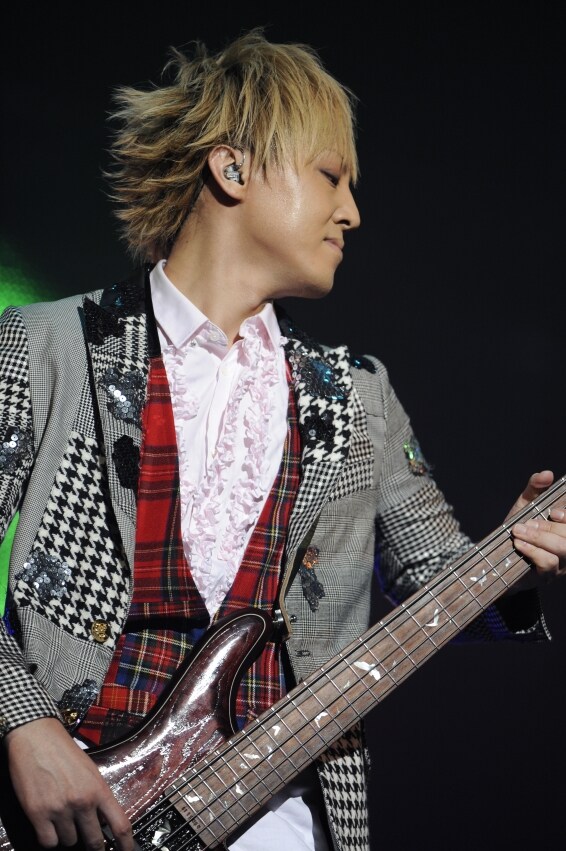 YUKKE（B）（撮影：緒車寿一、畔柳ユキ）