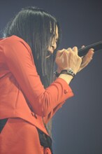 逹瑯（撮影：緒車寿一、畔柳ユキ）