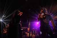 14日公演でデュエットする池田（写真左）とマウス小僧JIROKICHI（写真右）。