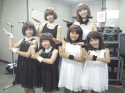 初の野音ライブではバックダンサー「こどもビーンズ」を迎えて6人に増殖したバニラビーンズ。