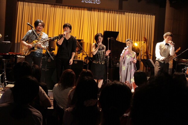 出演者全員が一堂に会したアンコールの様子。