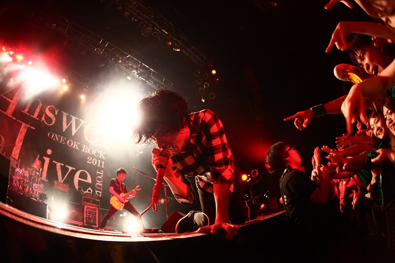「ONE OK ROCK 2011 "Answer is aLive" TOUR」Zepp Tokyo公演の模様。