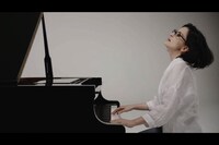 アンジェラ・アキ（写真は「始まりのバラード」ビデオクリップより）