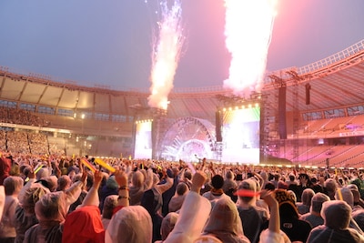 L'Arc-en-Ciel「20th L'Anniversary Live」5月29日公演の模様。