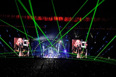 L'Arc-en-Ciel「20th L'Anniversary Live」5月28日公演の模様。