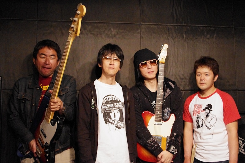 SKAFUNKの最新アーティスト写真。左から立川勧（B）、宮崎洋一（Vo）、TAKUYA（G）、三池徹（Dr）。