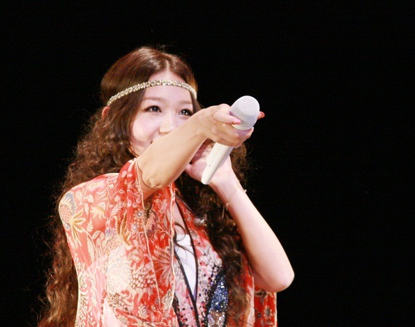 スペシャルライブ映像生配信「カナやんライブなう」の様子。