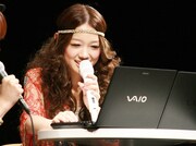 スペシャルライブ映像生配信「カナやんライブなう」の様子。