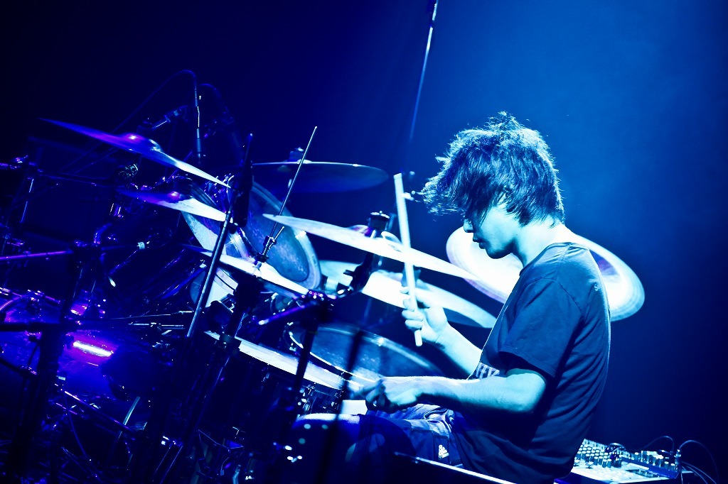昨夜の池袋手刀のライブには、玉筋クールJ太郎の一員として登場したピエール中野。ステージでは下ネタ満載のパフォーマンスを繰り広げ、会場を失笑と爆笑の渦に巻き込んだ。