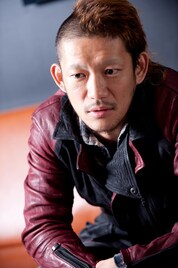 TOSHI-LOWが語るOAU新作「夢の跡」と震災、信念