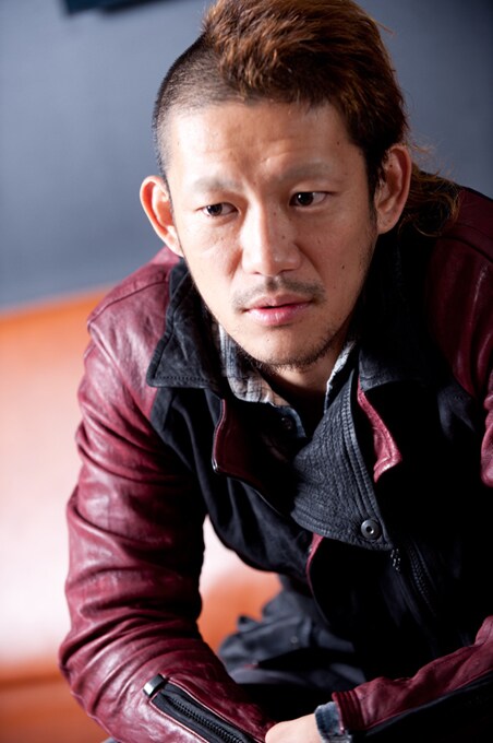 取材当日は眉毛を剃って登場したTOSHI-LOW。その理由もインタビューで明かしている。