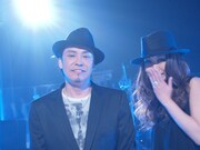 写真左から大澤誉志幸、JUJU。