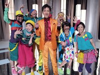 郷ひろみ（写真中央）