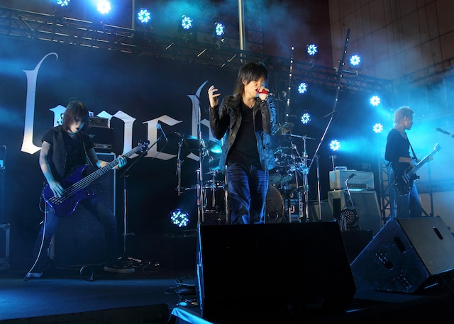 写真は新宿歌舞伎町で行われたlynch.フリーライブの様子。