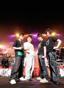 写真左から森久保祥太郎、岩田光央、鈴村健一、小野大輔。