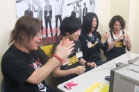 かみじょうちひろの行動に大爆笑するモニタールームの面々。何が起きたのかはオンエアをお楽しみに。