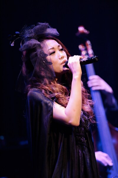写真は「JUJU Special Live“ジュジュ苑2011”」の模様。