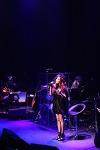 写真は「JUJU Special Live“ジュジュ苑2011”」の模様。