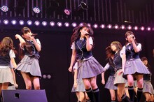 「絶滅黒髪少女」を披露するNMB48。