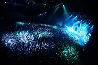 ツアー「KING OF STAGE VOL.9 ～POP LIFE RELEASE TOUR 2011～」のZepp Tokyo公演の模様。