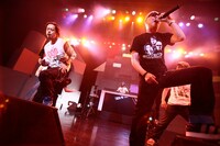 ツアー「KING OF STAGE VOL.9 ～POP LIFE RELEASE TOUR 2011～」のZepp Tokyo公演の模様。