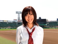聖地・甲子園を訪れた川上ジュリア。(C)ABC
