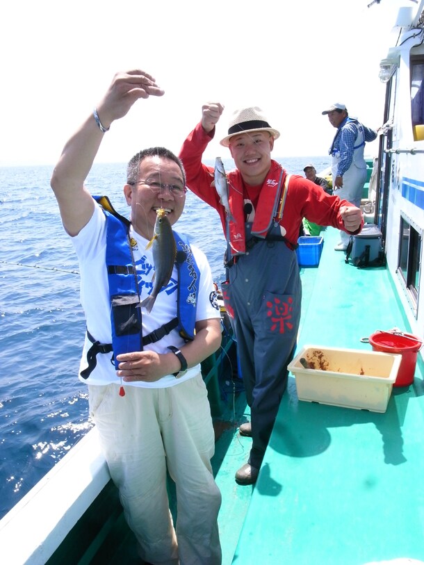 子供の頃から木曜の本放送と土曜の再放送、両方を欠かさずチェックしていたほどの「ビッグフィッシング」マニア、イトキン（写真右）。