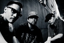 左からZeebra、K DUB SHINE、DJ OASIS。