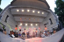 2年前の初野音ワンマンのときよりもリラックスしたパフォーマンスを展開したスペアザの4人（撮影：五十嵐一晴）。