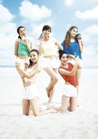 今週の人気の画像8位は「KARA新スマホのイメキャラ就任、CM曲はシングルで発売」より、KARAがイメージキャラクターを務める「Optimus bright L-07C」キャンペーン写真。