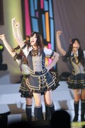 「バンザイVenus」を歌唱するSKE48。