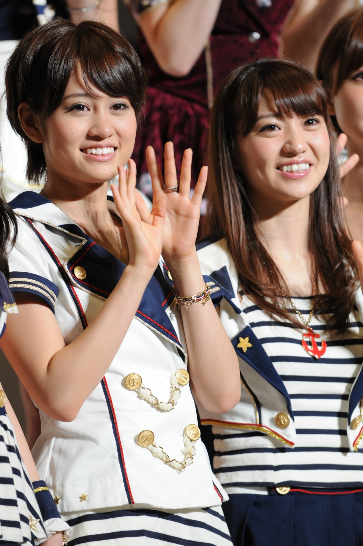 前田敦子（写真左）、大島優子（右）