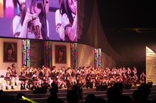 SKE48による「１！２！３！４！　ヨロシク！」パフォーマンスの様子。