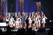 AKB48による「Everyday、カチューシャ」パフォーマンスの様子。