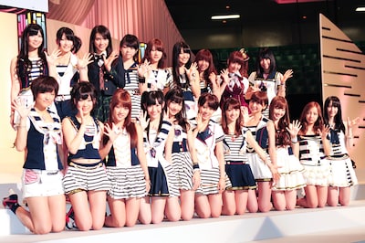 開票終了後のフォトセッションの様子。