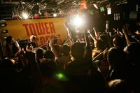 タワーレコード渋谷店インストアライブの様子。