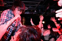 タワーレコード渋谷店インストアライブの様子。