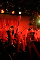 タワーレコード渋谷店インストアライブの様子。