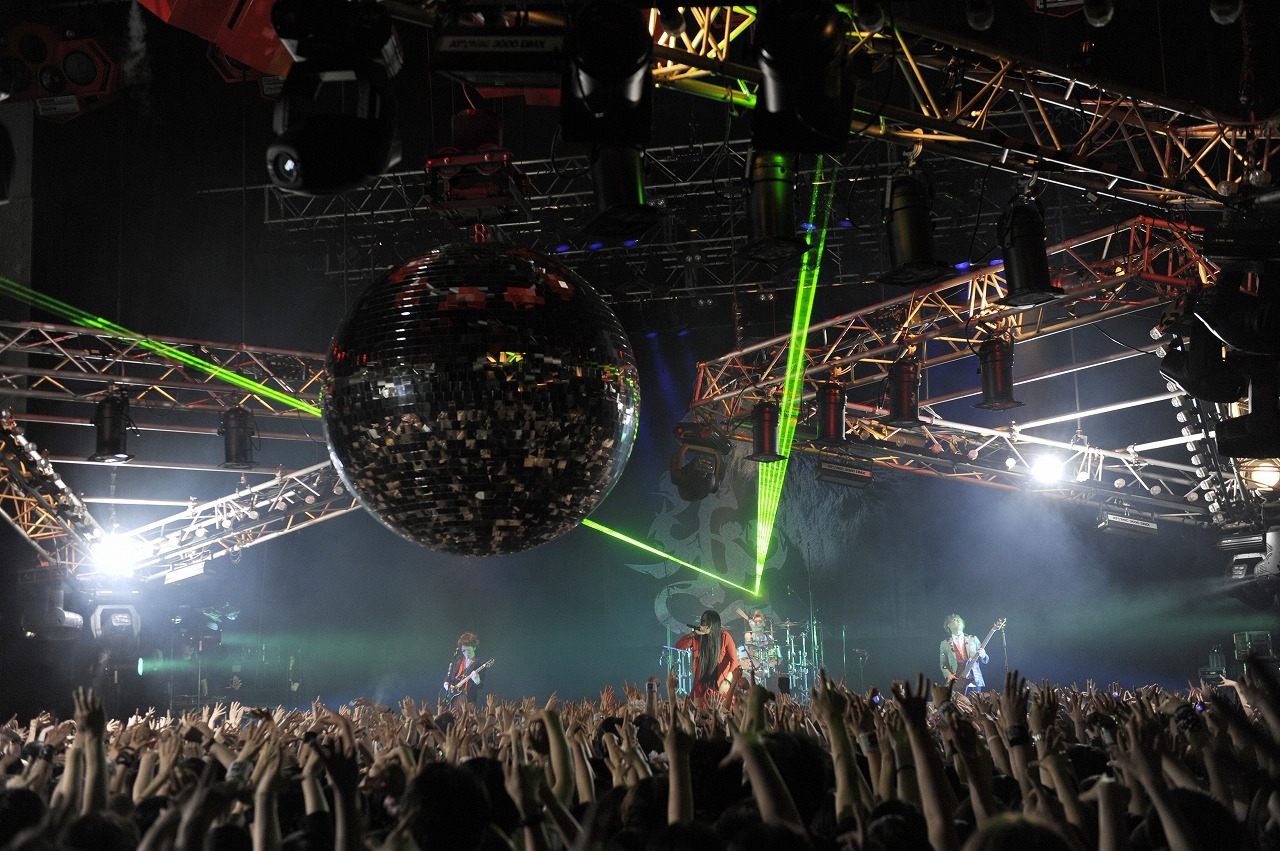 写真は「ムック“Maniac Parade 97～11”」の模様（撮影：緒車寿一）。