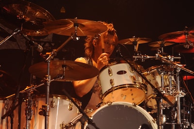 SATOち（Dr）（撮影：緒車寿一）