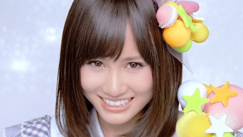 前田敦子（写真はCM映像より） - AKB48、謎の新メンバー含む7人で